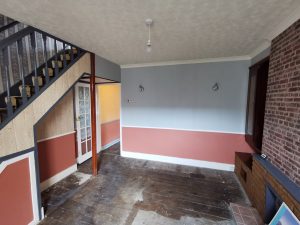 A room with blue and red walls